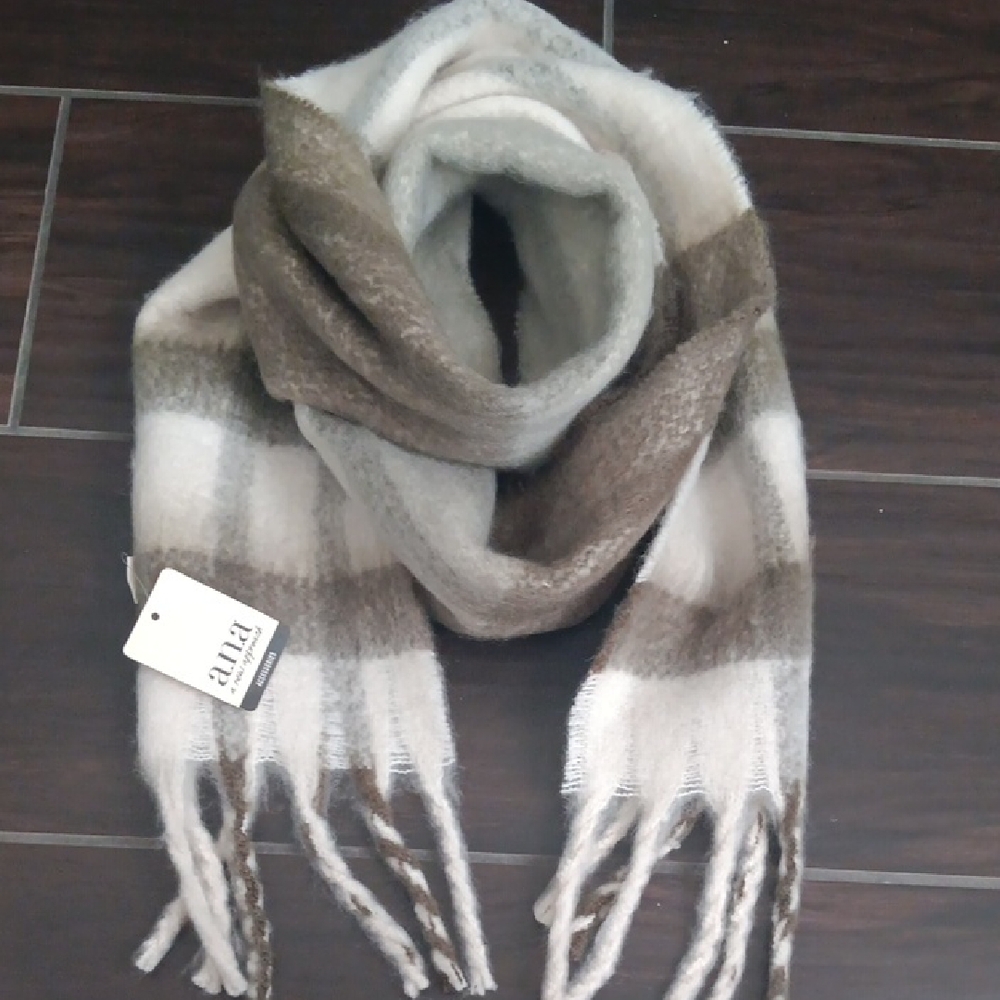 a.n.a Cozy Checkered Scarf in Cream and Green.
